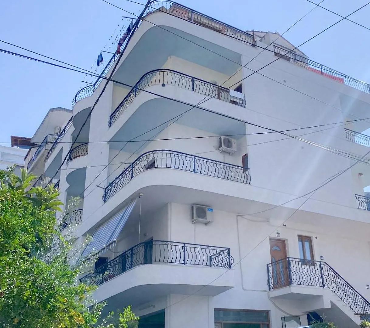 Mikel\'S House contacts